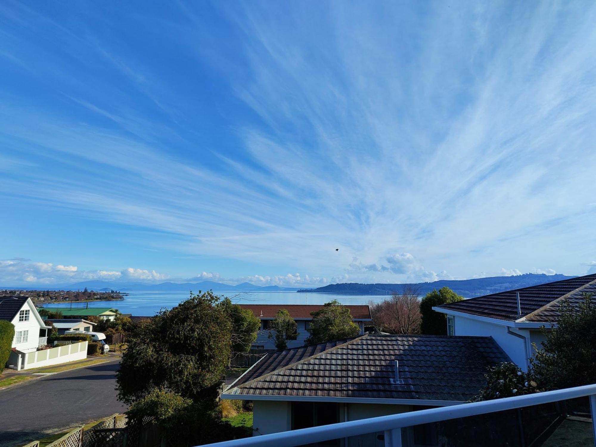 Delight In Birch-Lake View Holiday Home Taupo Exterior photo