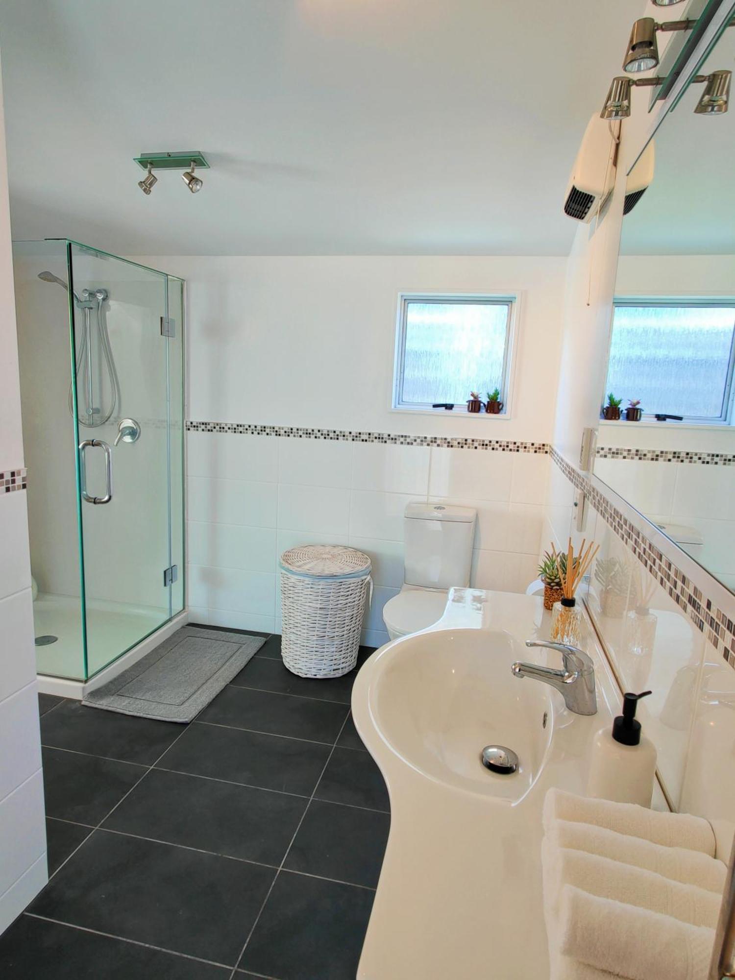 Delight In Birch-Lake View Holiday Home Taupo Exterior photo