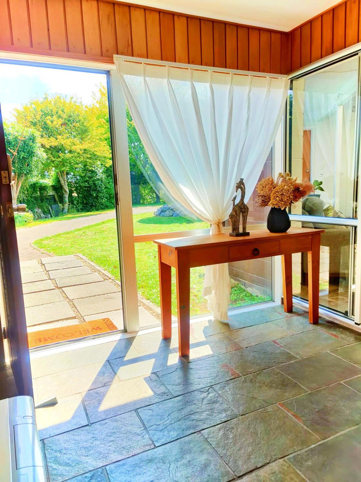 Delight In Birch-Lake View Holiday Home Taupo Exterior photo