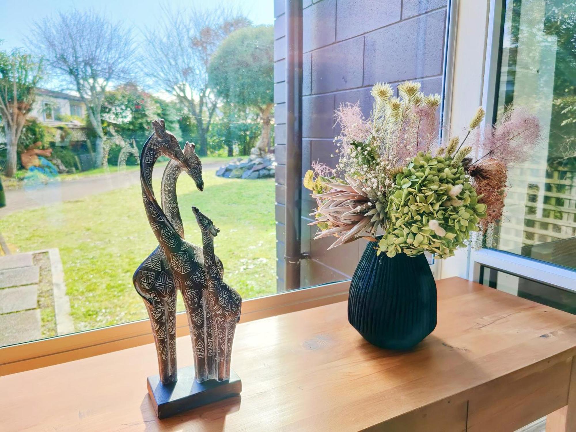 Delight In Birch-Lake View Holiday Home Taupo Exterior photo