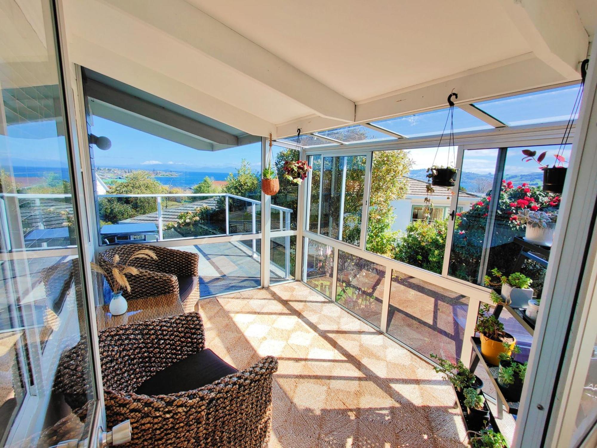 Delight In Birch-Lake View Holiday Home Taupo Exterior photo